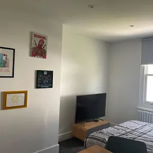Studio 5 Mins From The Beach Apartment
