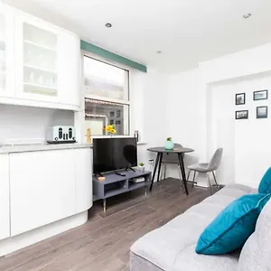 Relaxing Oasis By The Sea - Double And Sofa Bed Apartment
