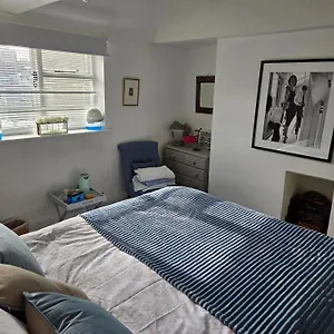 Beautiful Little Townhouse Apartment